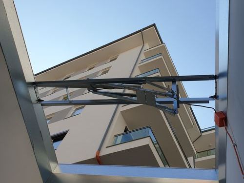 81 lakásos társasház
